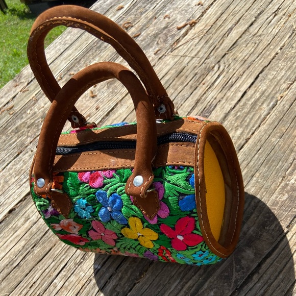 Vintage Guatemala floral embroidered mini bag - Picture 5 of 11